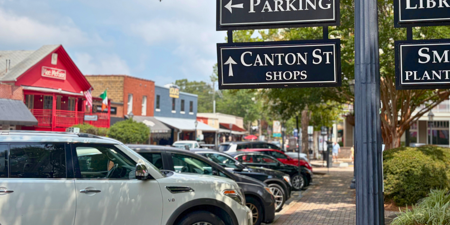 Roswell Offers Two No-Charge Hours to On-Street Parking Between 8 a.m. and 3 p.m. Cars parked along Canton Street in downtown Roswell.